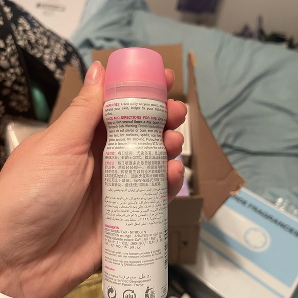 Evian - Picture 2 of 2